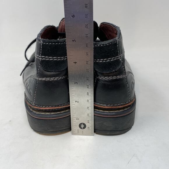 Clarks Chukka Ankle Boots Size 8 Black Leather Rugged Distressed Lug Sole main image 4